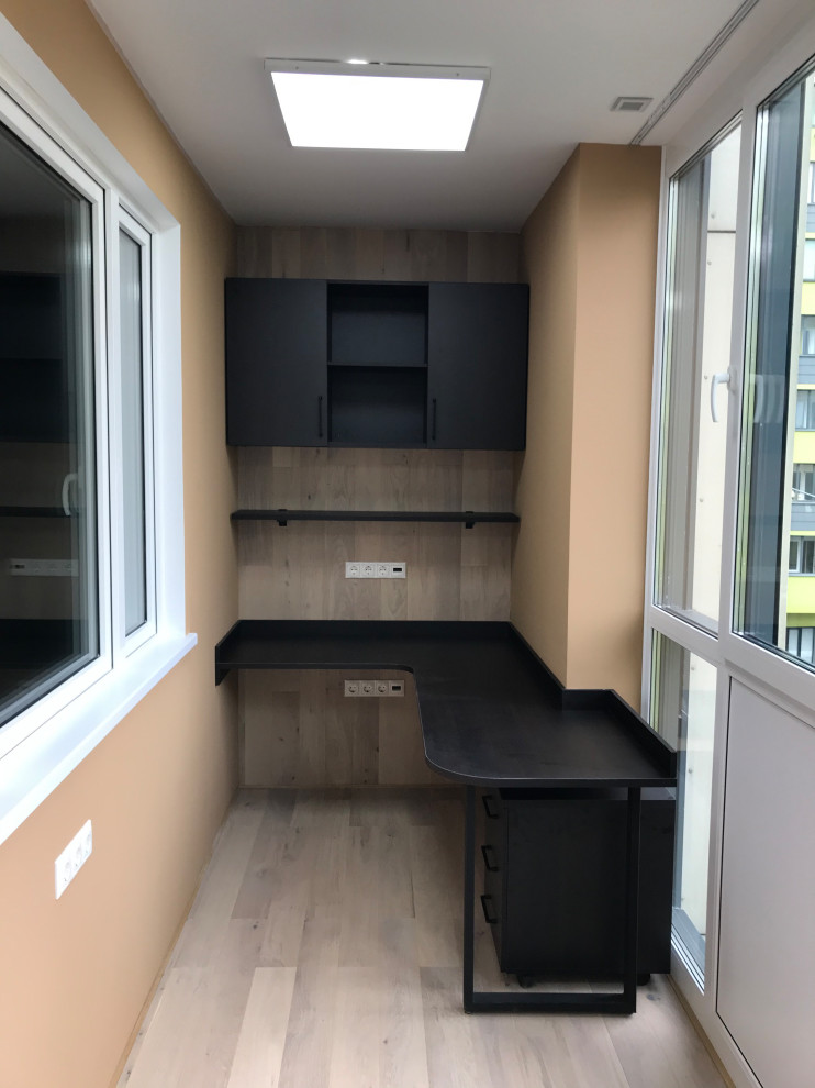 Обложка проекта: Встроенный стол на балконе