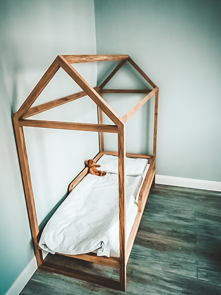 Обложка проекта: Детская кроватка-домик