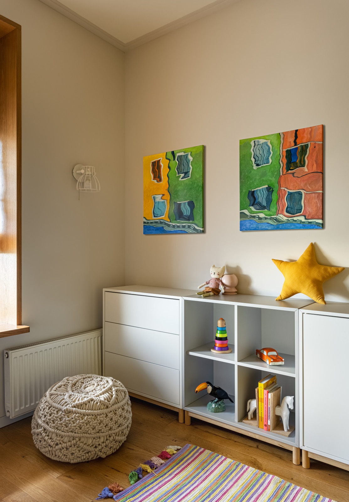 Houzz тур: Апартаменты с солнечной детской и изумрудной ванной