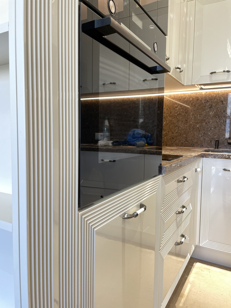 Элегантный кухонный гарнитур RIO в нежном цвете Зефир