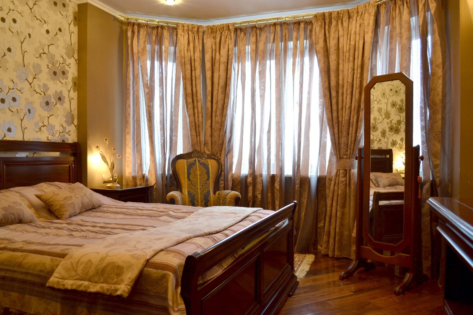 ДВУХКОМНАТНАЯ КВАРТИРА В КЛАССИЧЕСКОМ СТИЛЕ