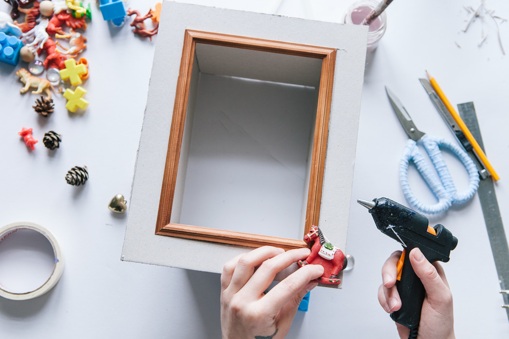 Своими руками: Полка в рамке из остатков Lego, мелких игрушек