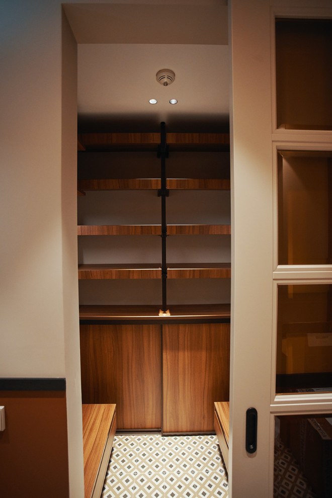 raumplus в интерьере квартиры на Минской, гардеробная UNO коридор