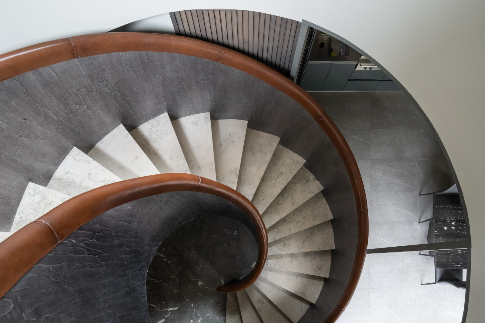 Винтовая лестница в доме