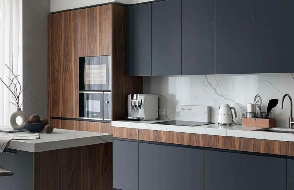 Темно серая кухня под дерево с суперматовым покрытием
