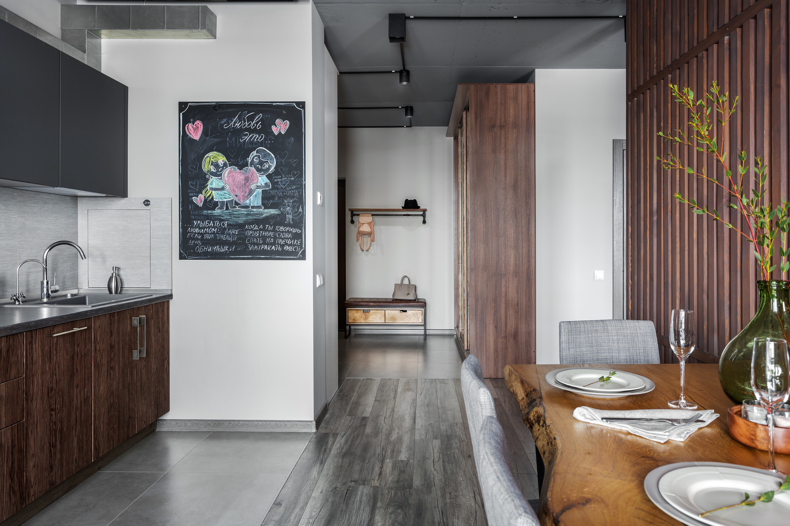 В гостях: Квартира с внутренним окном для дизайнера