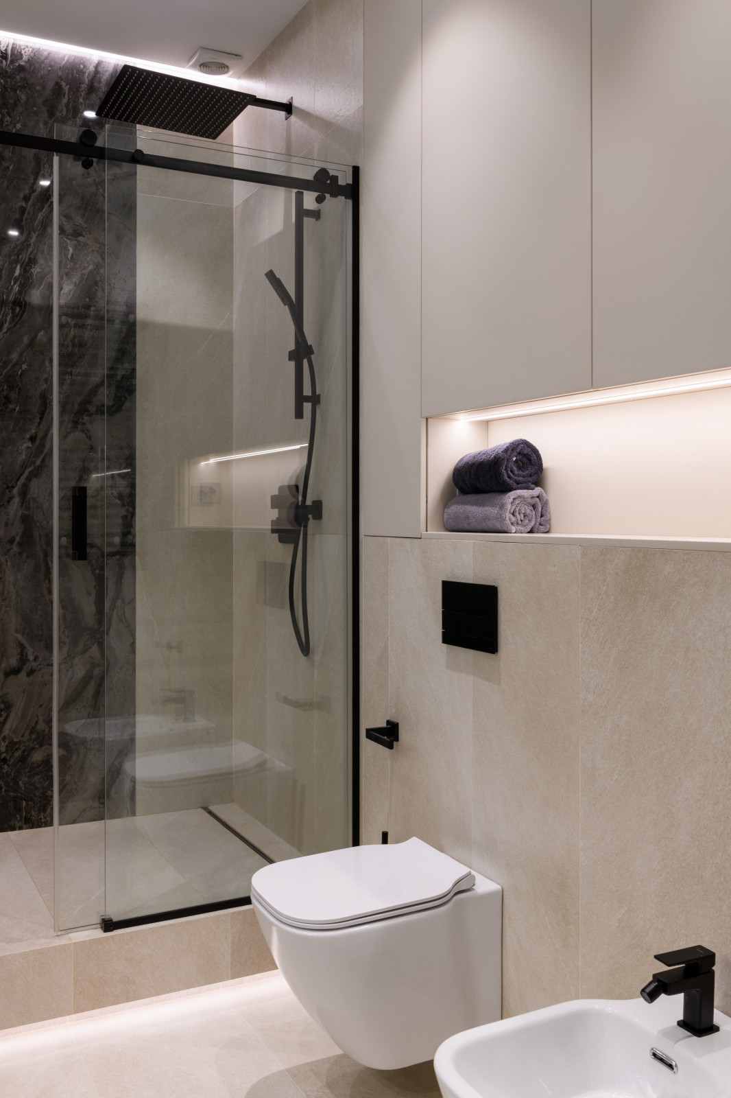 Натуральные материалы в интерьере трехкомнатной квартиры