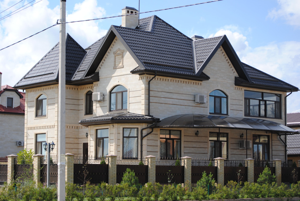 Коттедж облицованный натуральным дагестанским камнем