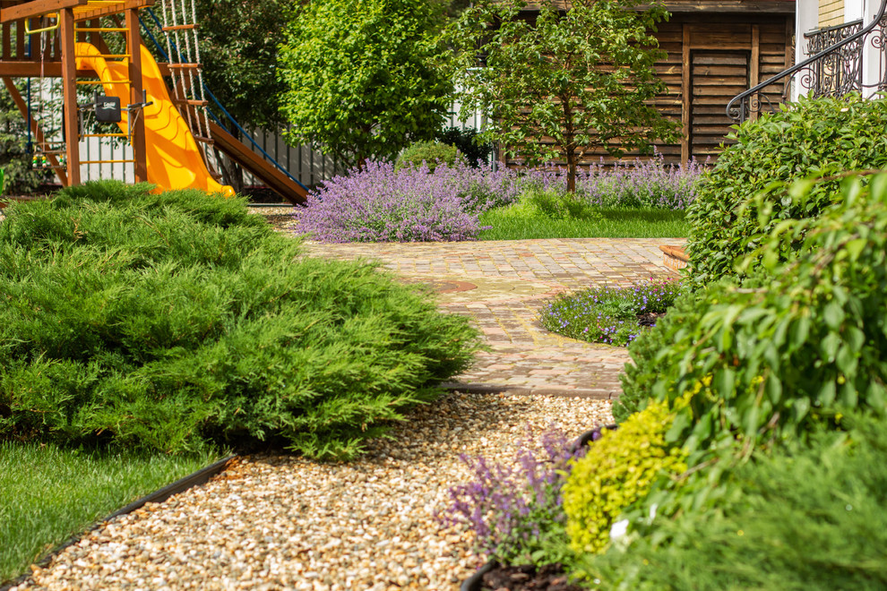 Сад с зеленой крышей