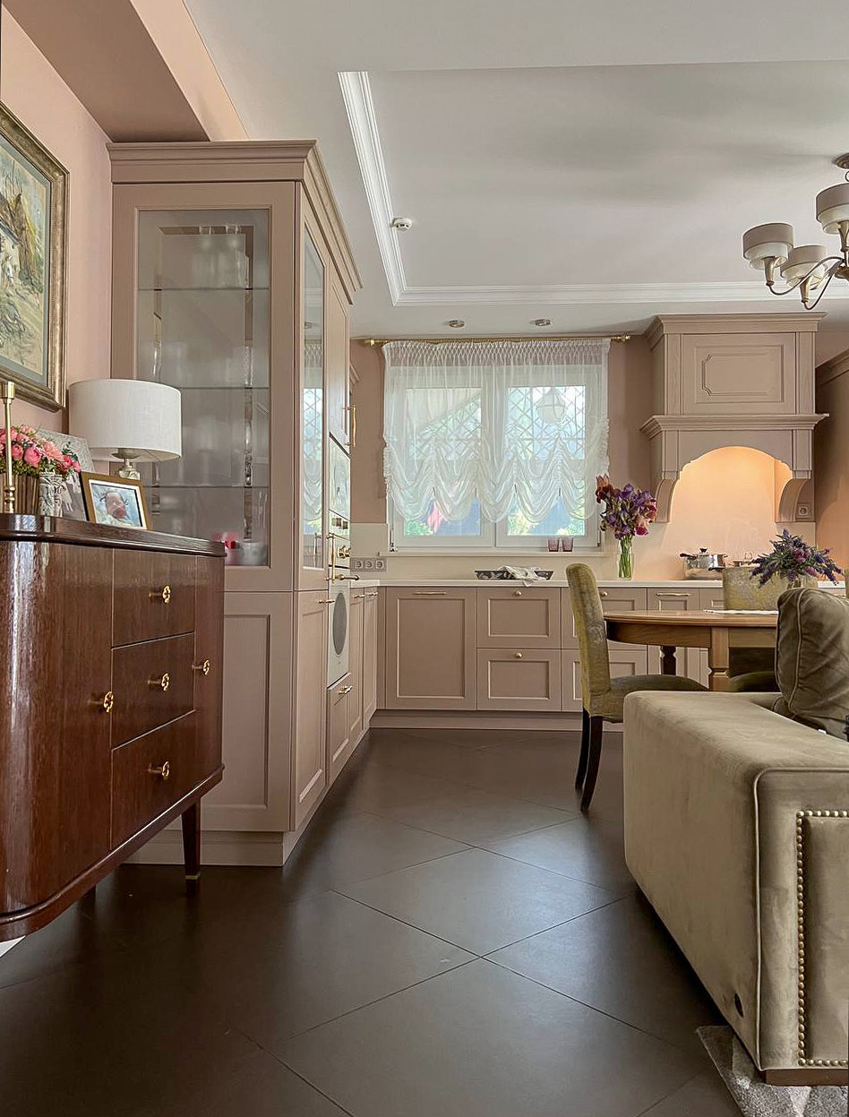 Реновация интерьера дома для семьи с тремя детьми.