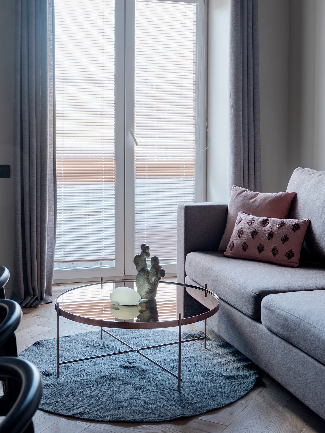 Встроенная вытяжка Konigin Flatbox Black 60 в ТВ проекте.