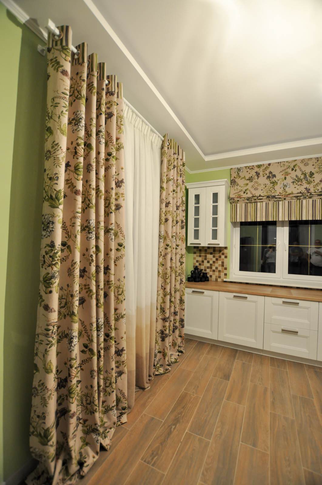 Кухня-столовая в загародном доме