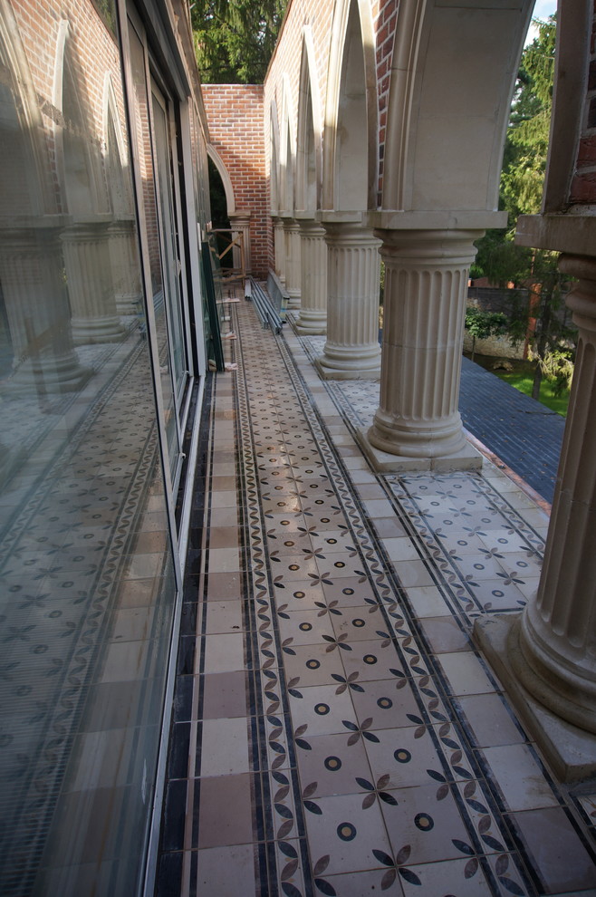 Обложка альбома: надгробие и готика