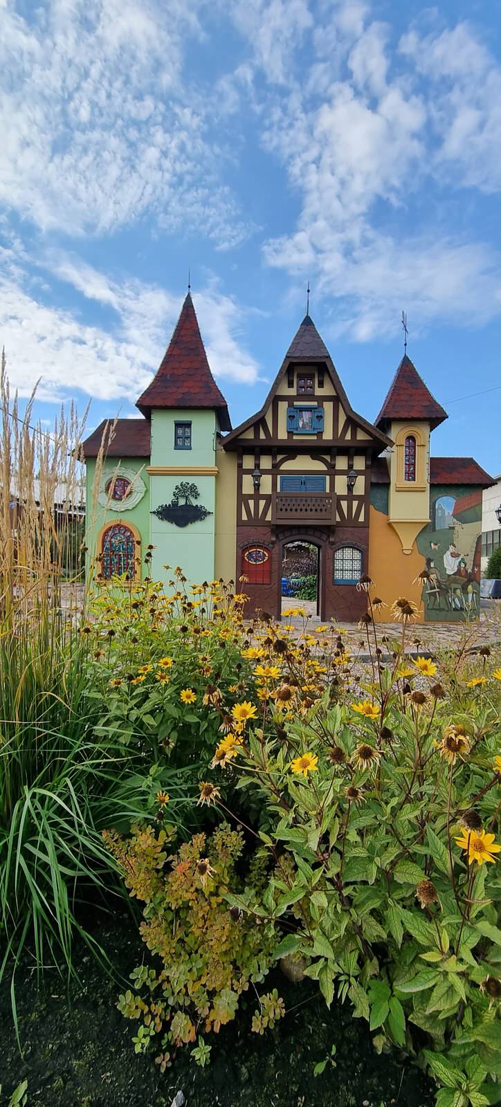 Малая архитектурная форма для декора в садовом центре.