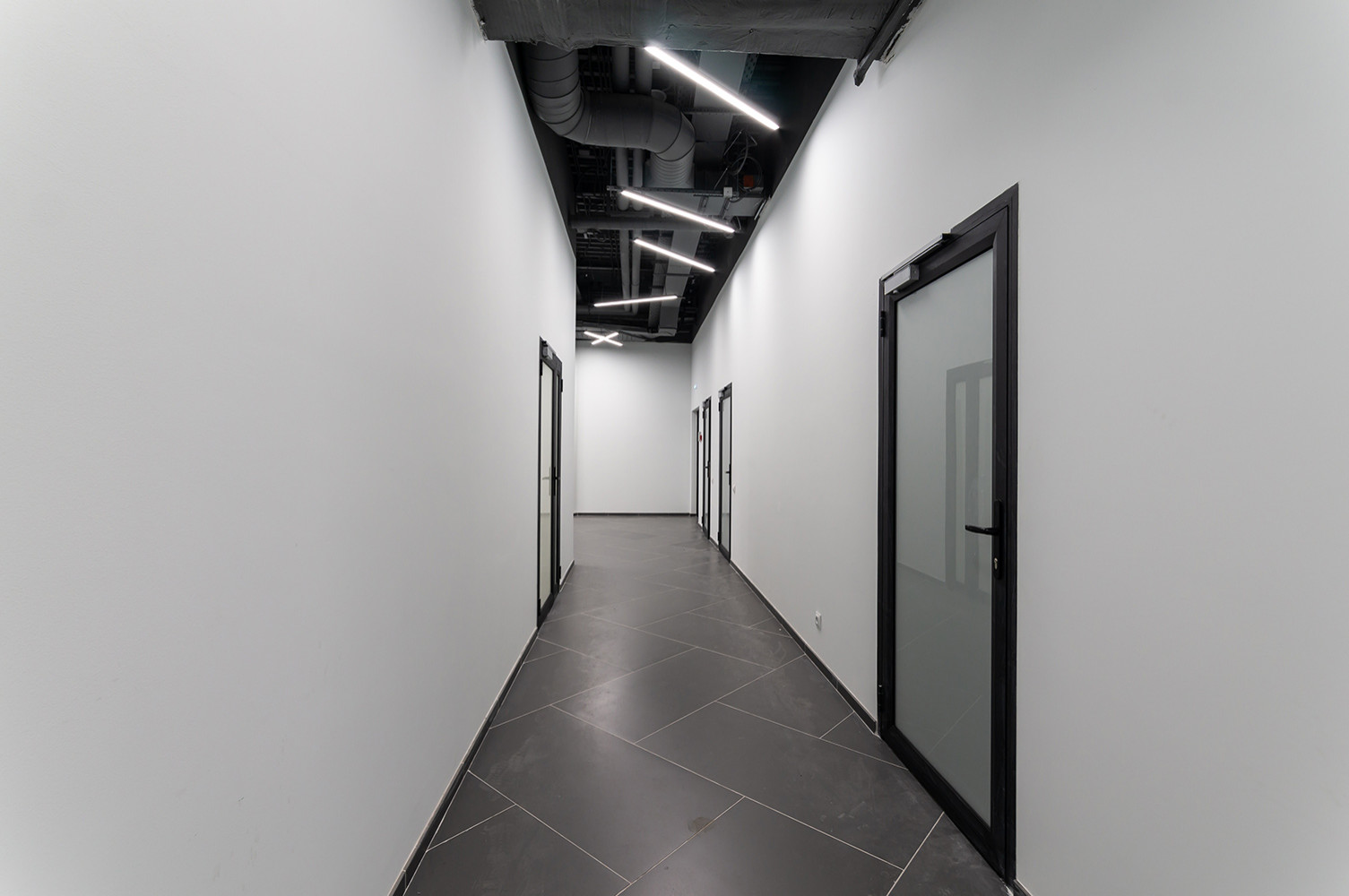 Office on Krasnogo Tekstil'shchika by Bronka Space