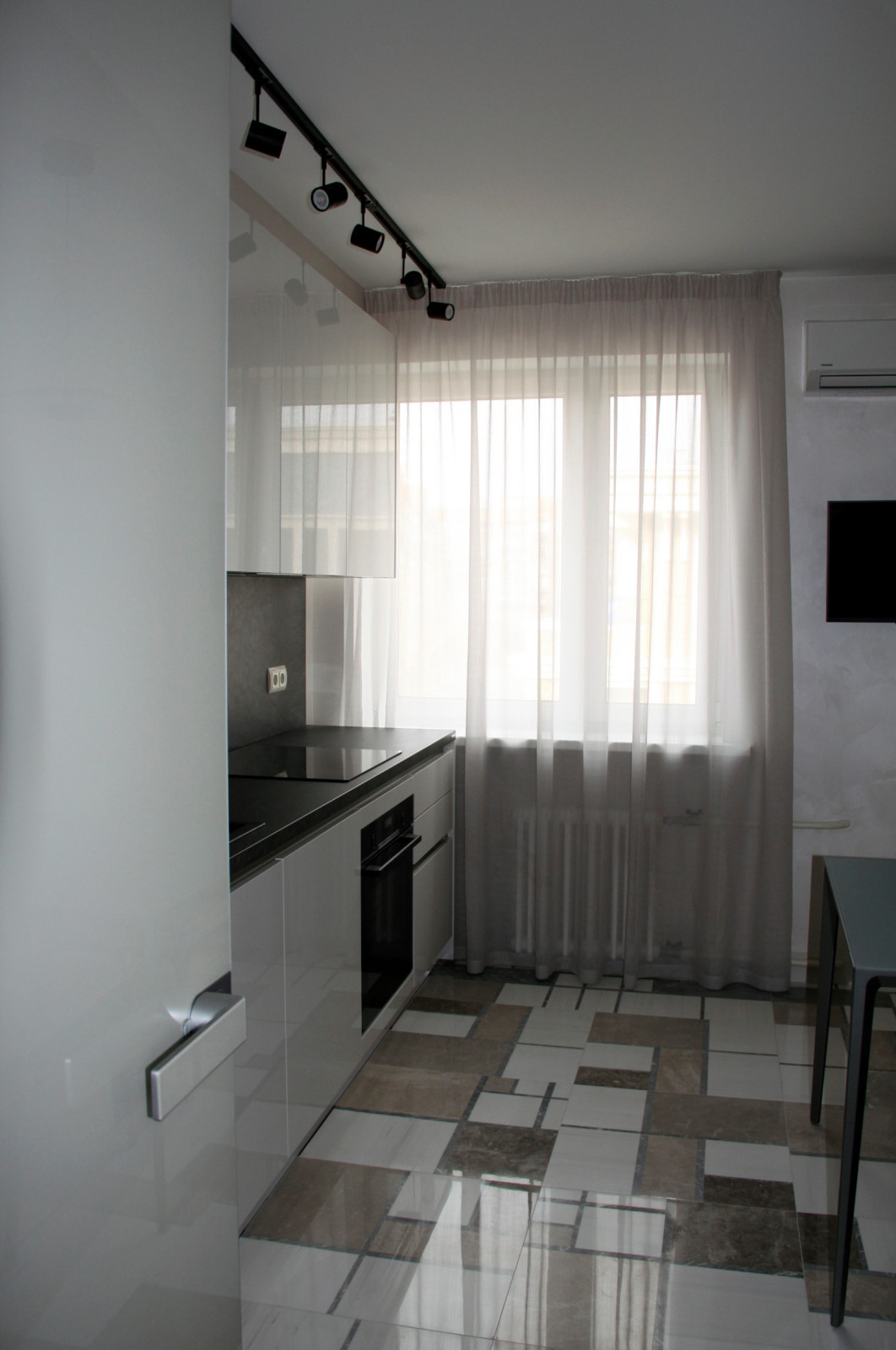 Обложка проекта: "Поймите, что язык может скрывать истину, а глаза – никогда!" 116м2