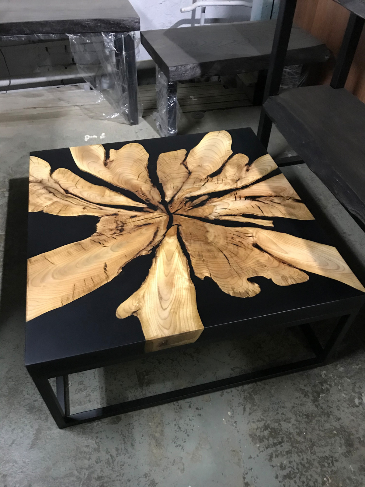 Обложка проекта: Журнальный стол из ореха