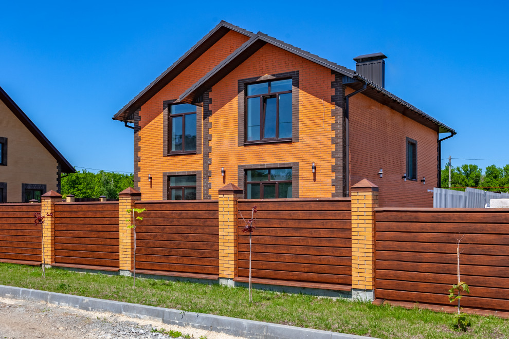 Фасады домов в поселке " Дубровка"