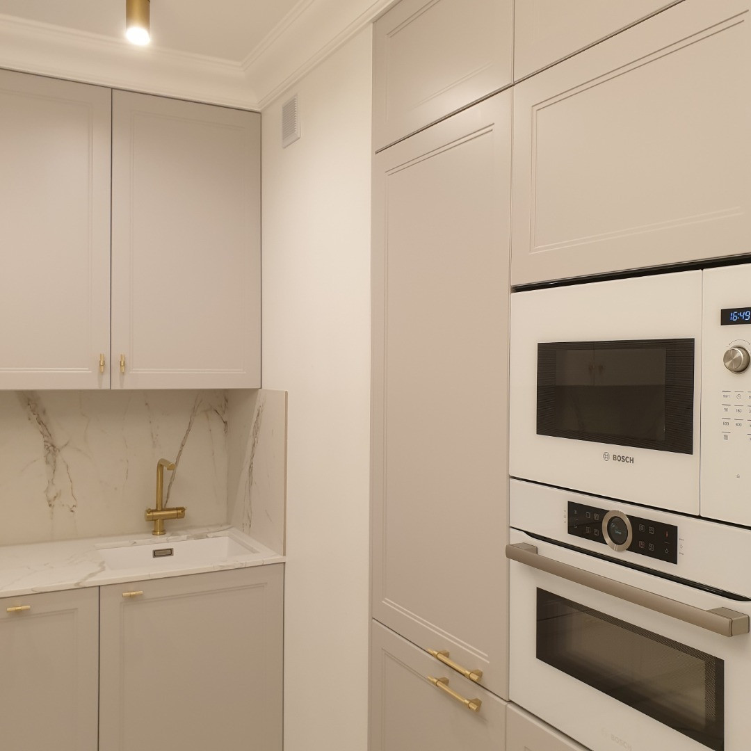 Powder rose neoclassic appartment