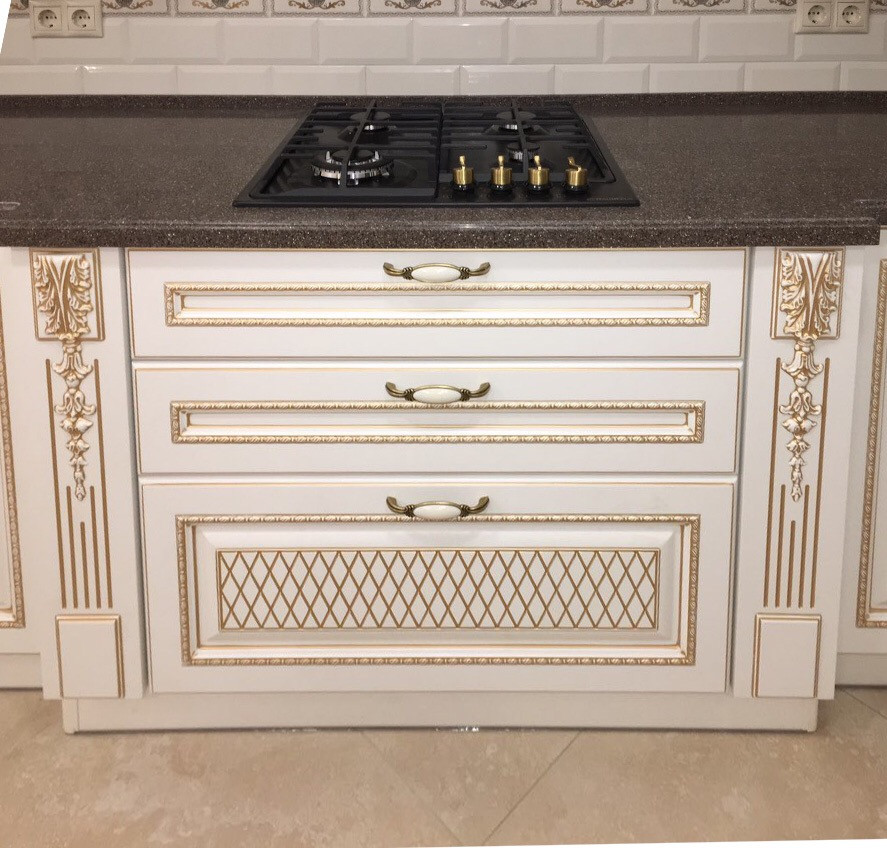 Кухня классика с островом