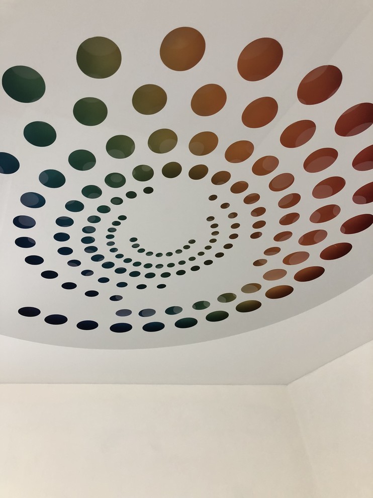 Перфорированный натяжной потолок в офисе