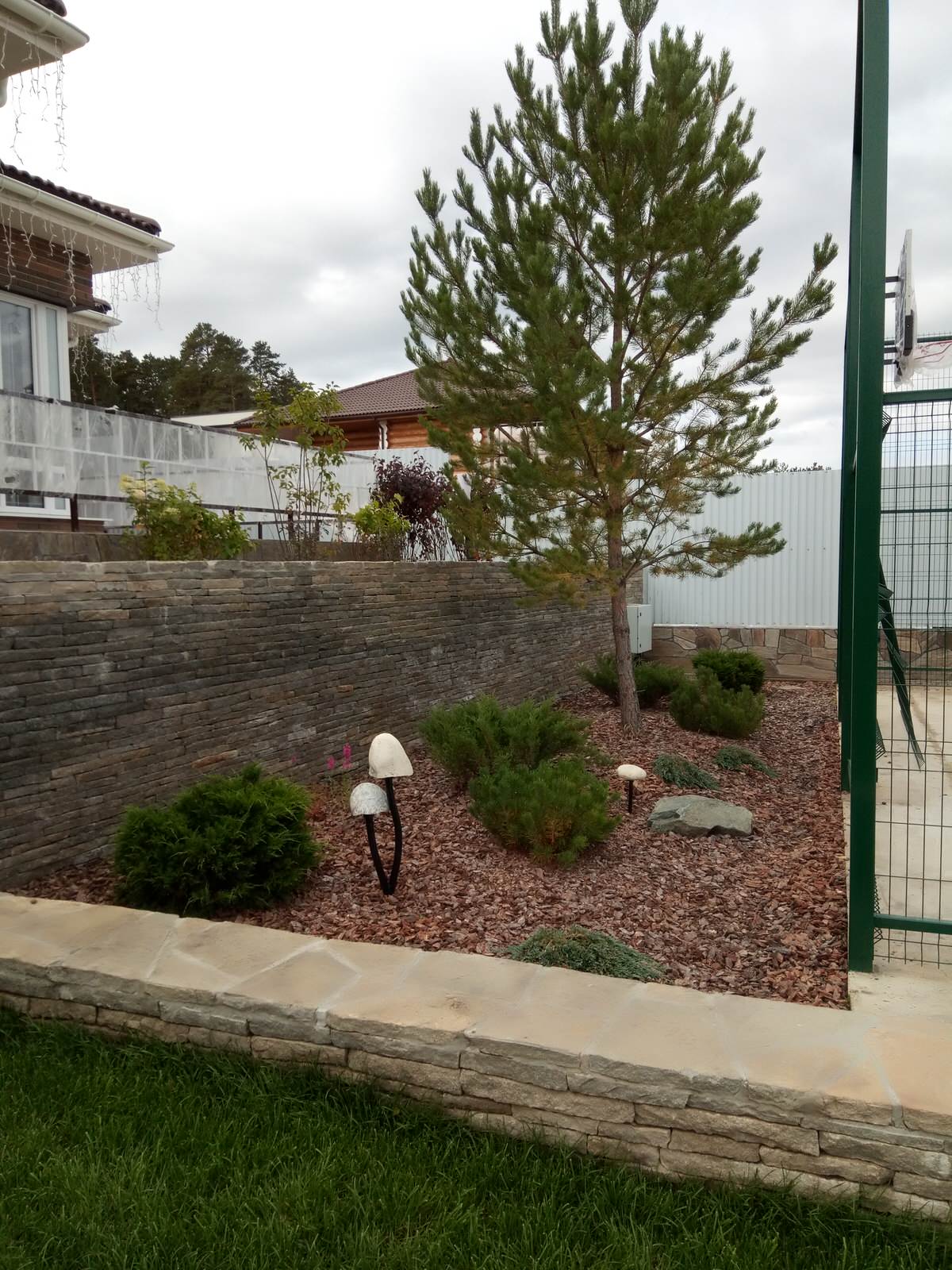 Дом на берегу реки