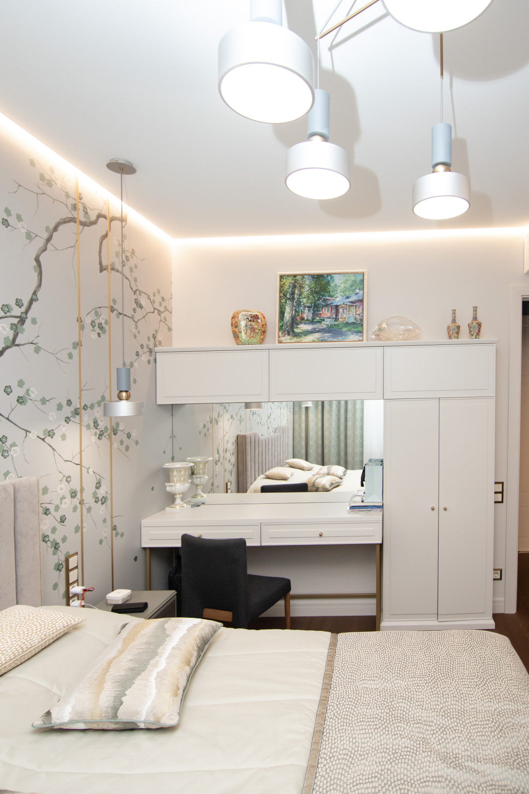 Меблировка спальной комнаты в стиле неоклассика