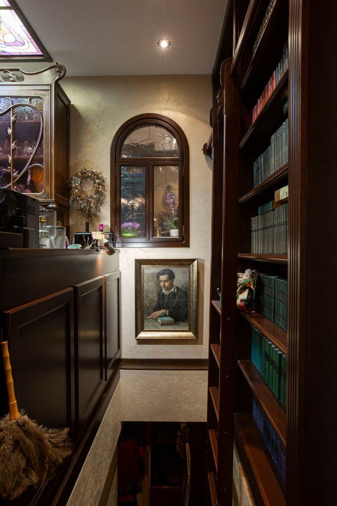 Спуск в мастерскую художника