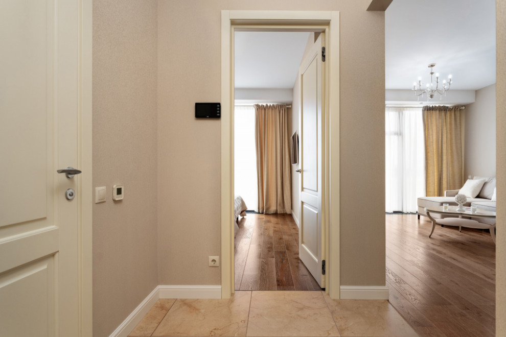 Вид из прихожей