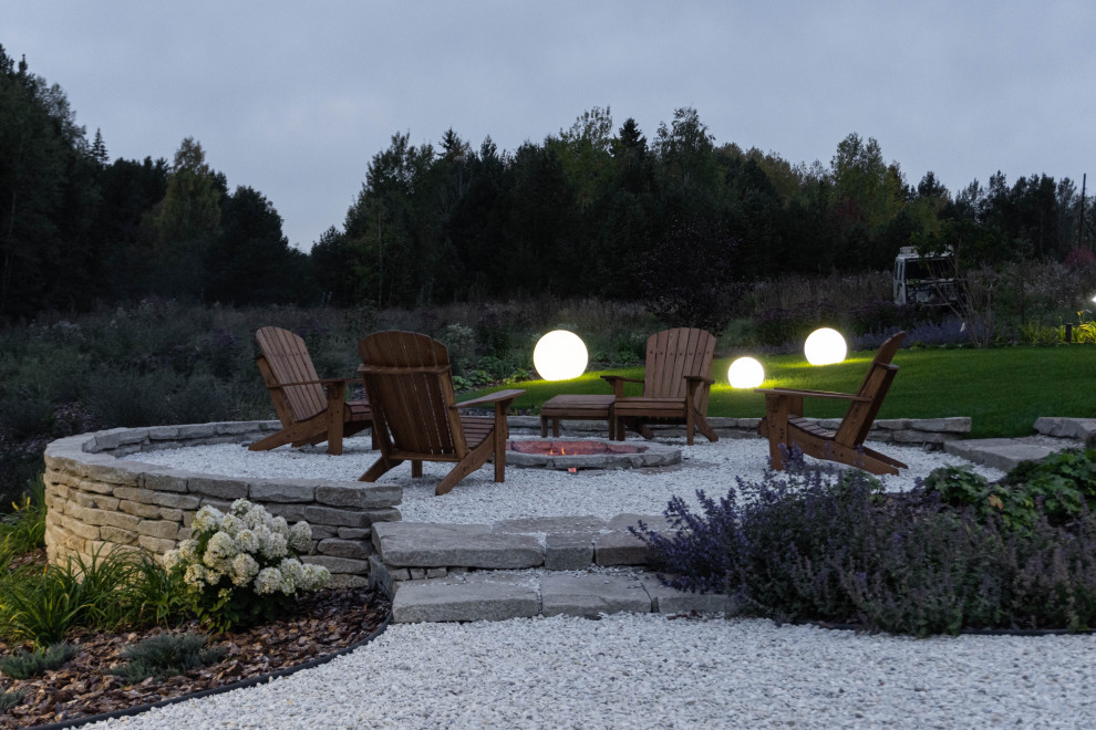 На берегу очень тихой реки