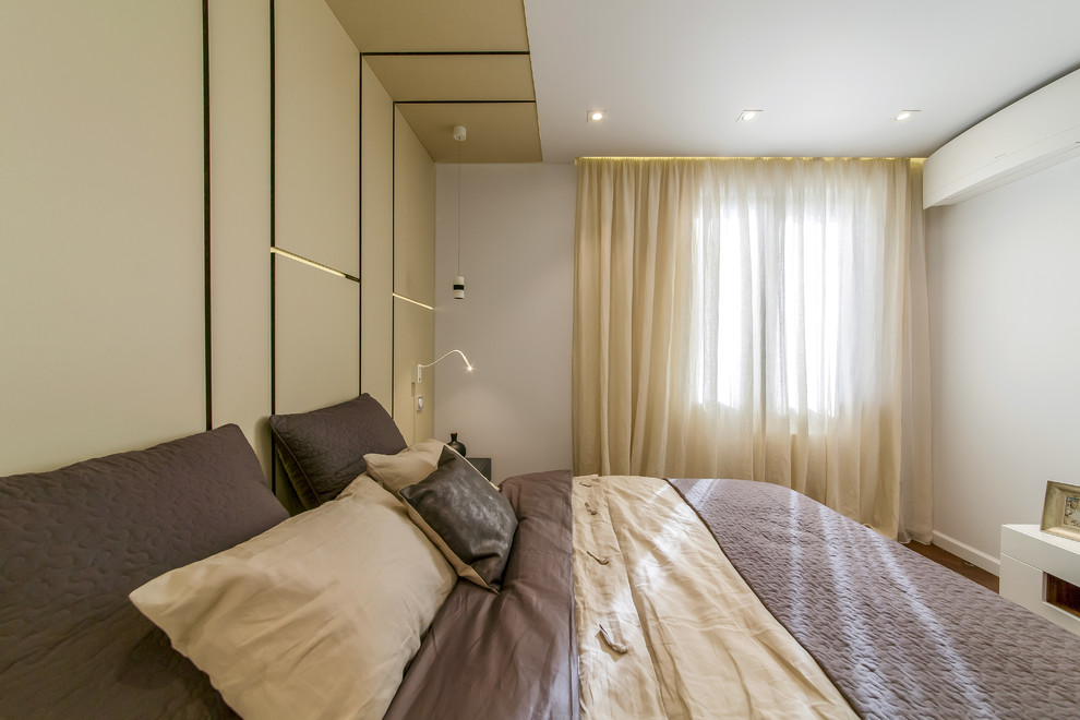 Спальня со стеклянным кубом