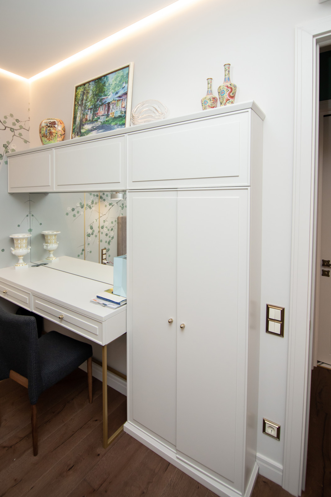 Обложка проекта: Меблировка спальной комнаты в стиле неоклассика