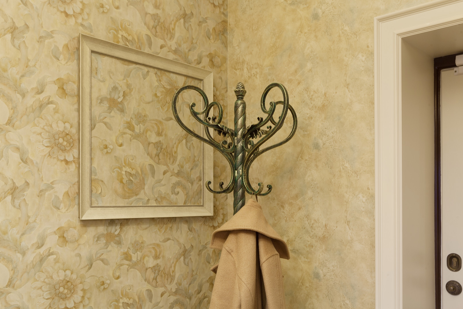 Гостиная, прихожая и холл в Классическом стиле. Фото реализованоного проекта