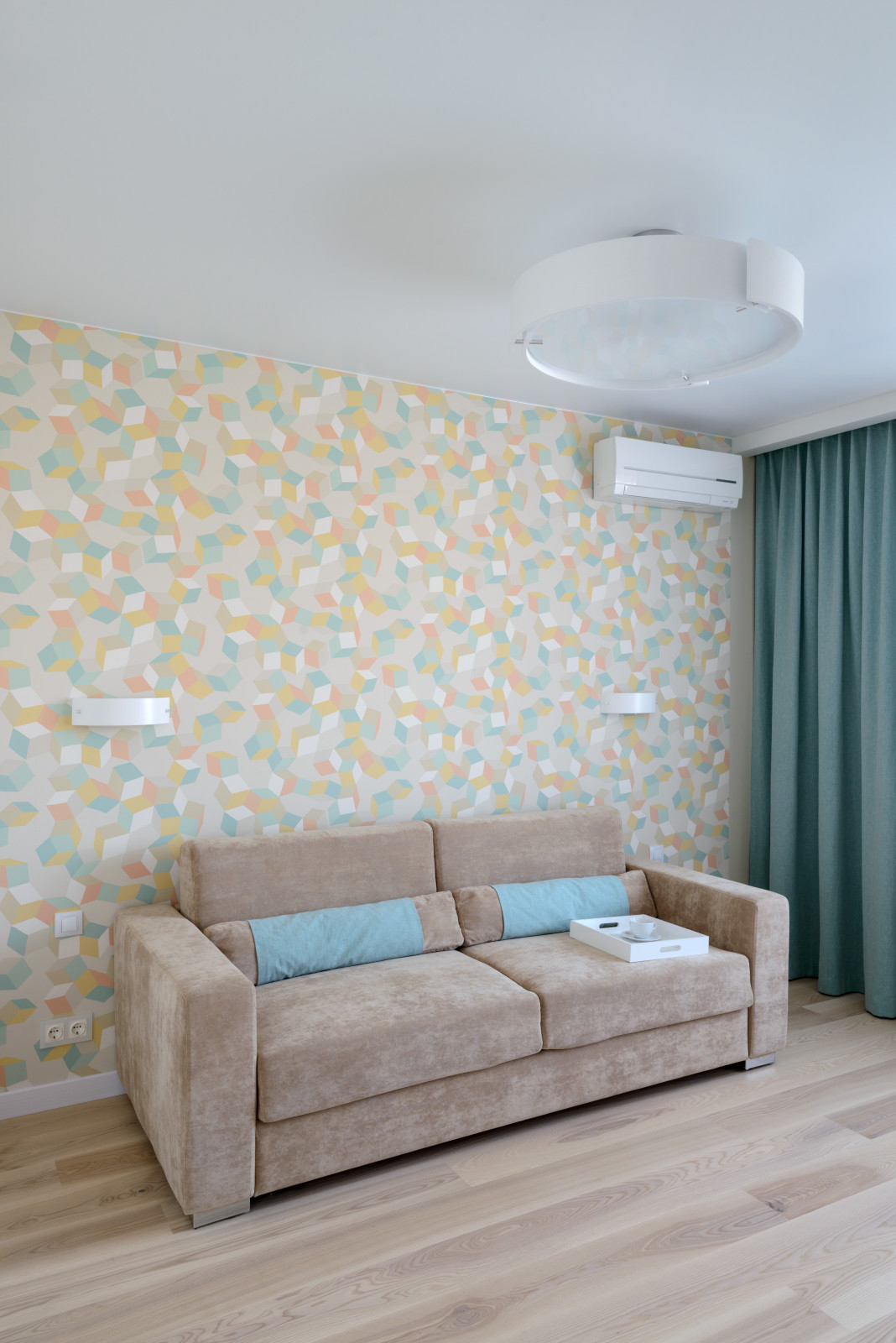 Любовь к белому цвету.