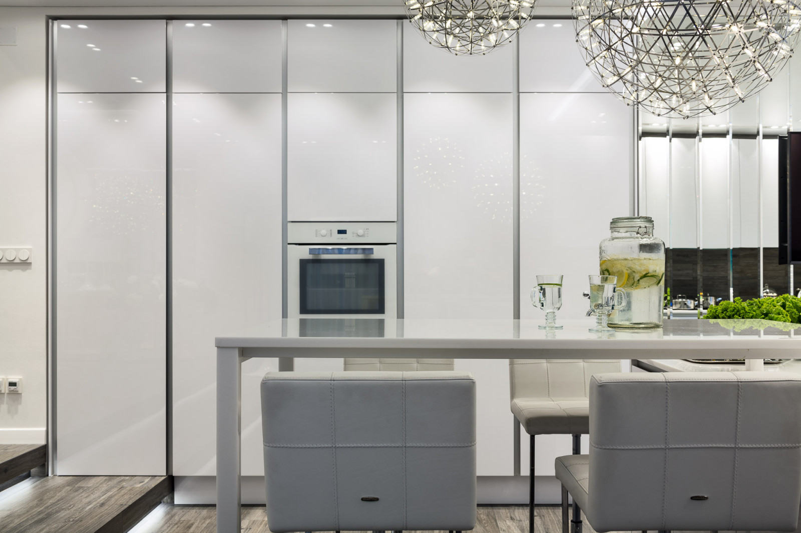 БЕЛЫМ ПО БЕЛОМУ