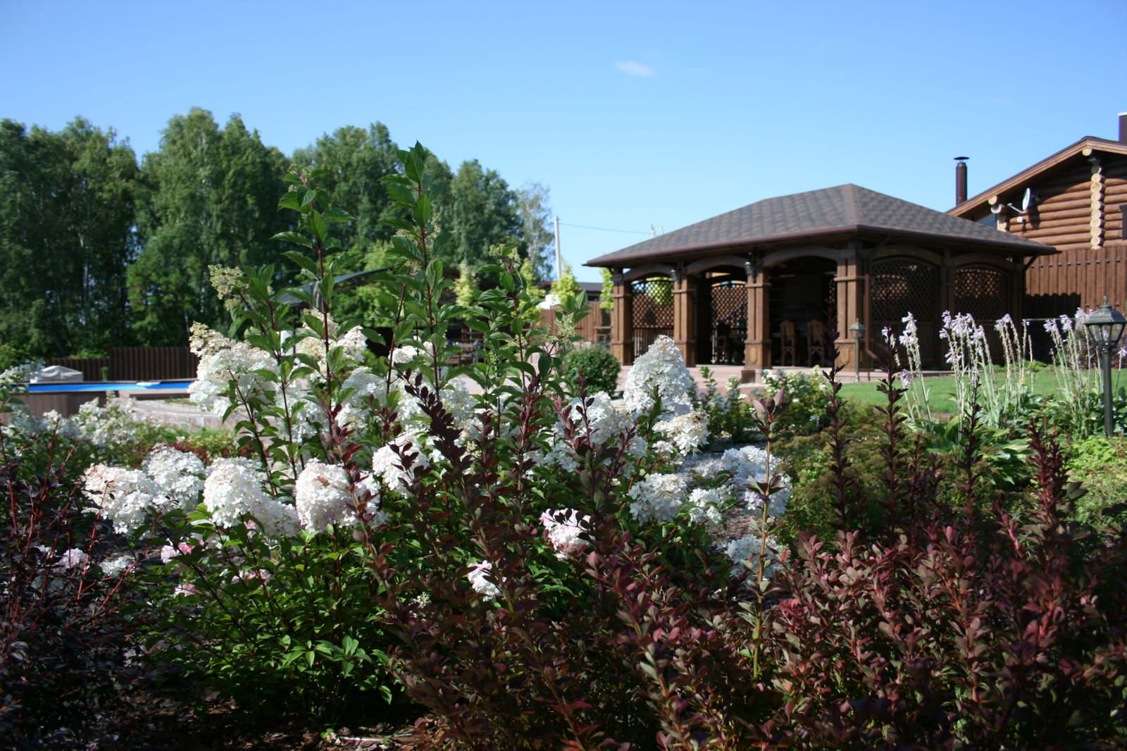 Дизайн участка с уклоном более 7 м.