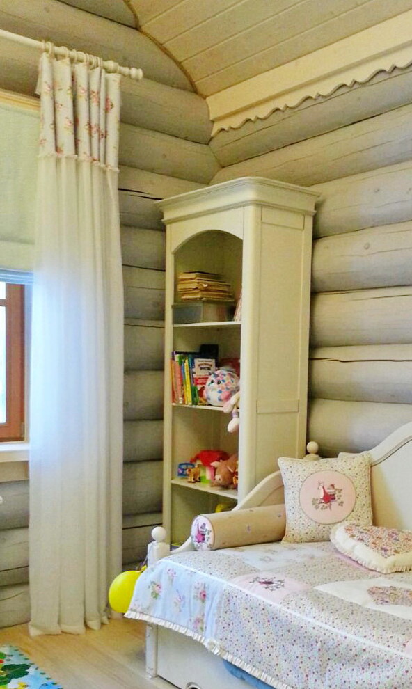 Бревенчатый дом-сказка на Варшавском шоссе