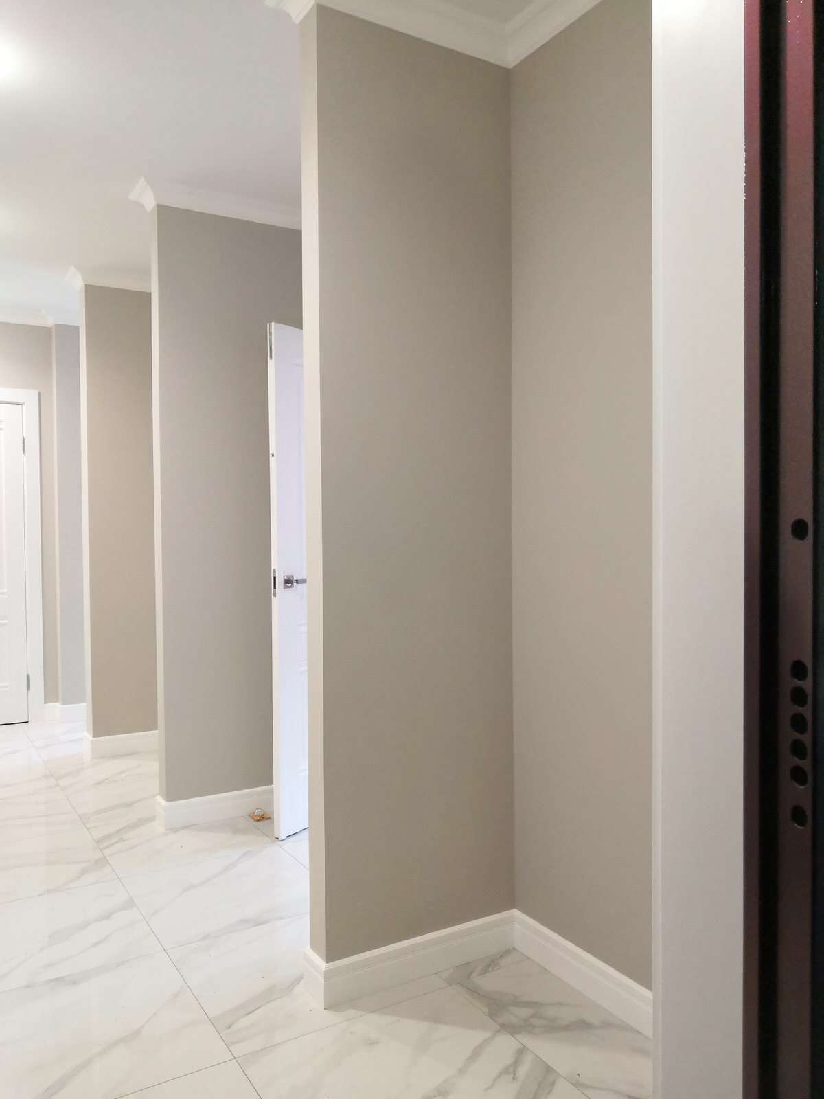 Шкафы в прихожую в ниши