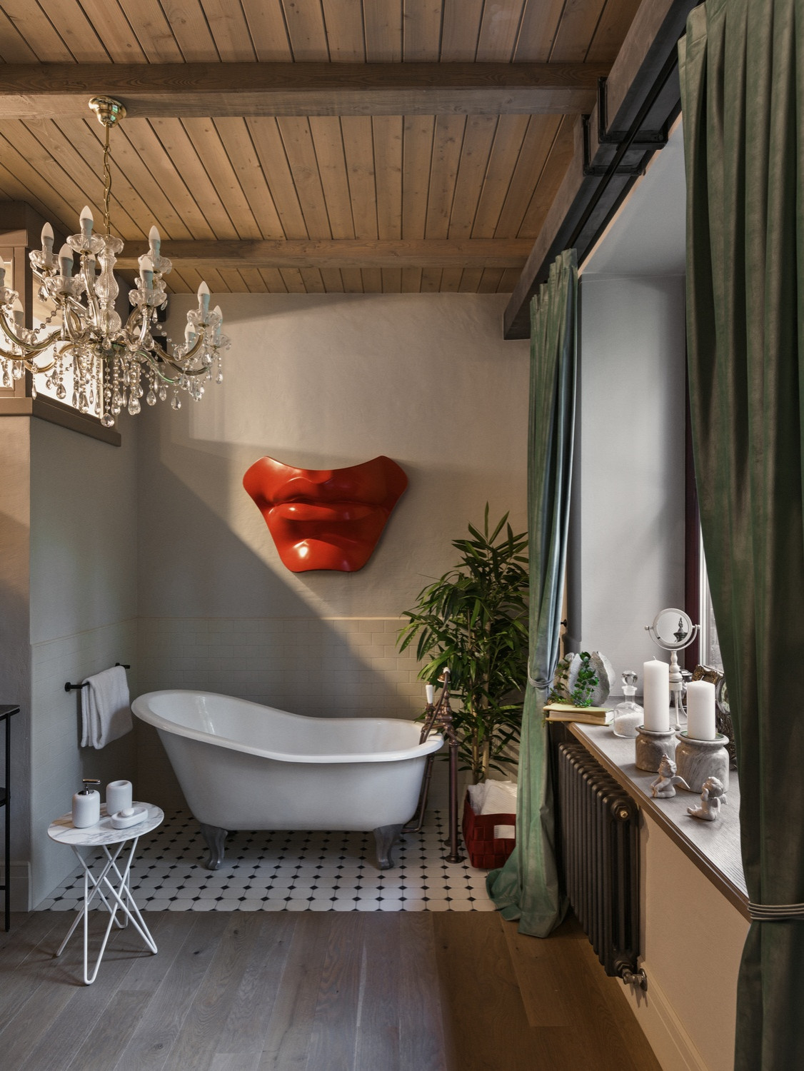 Дом в соснах