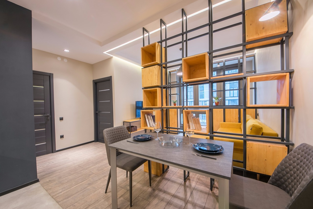 Есть проблема: В квартире мало окон или их света недостаточно