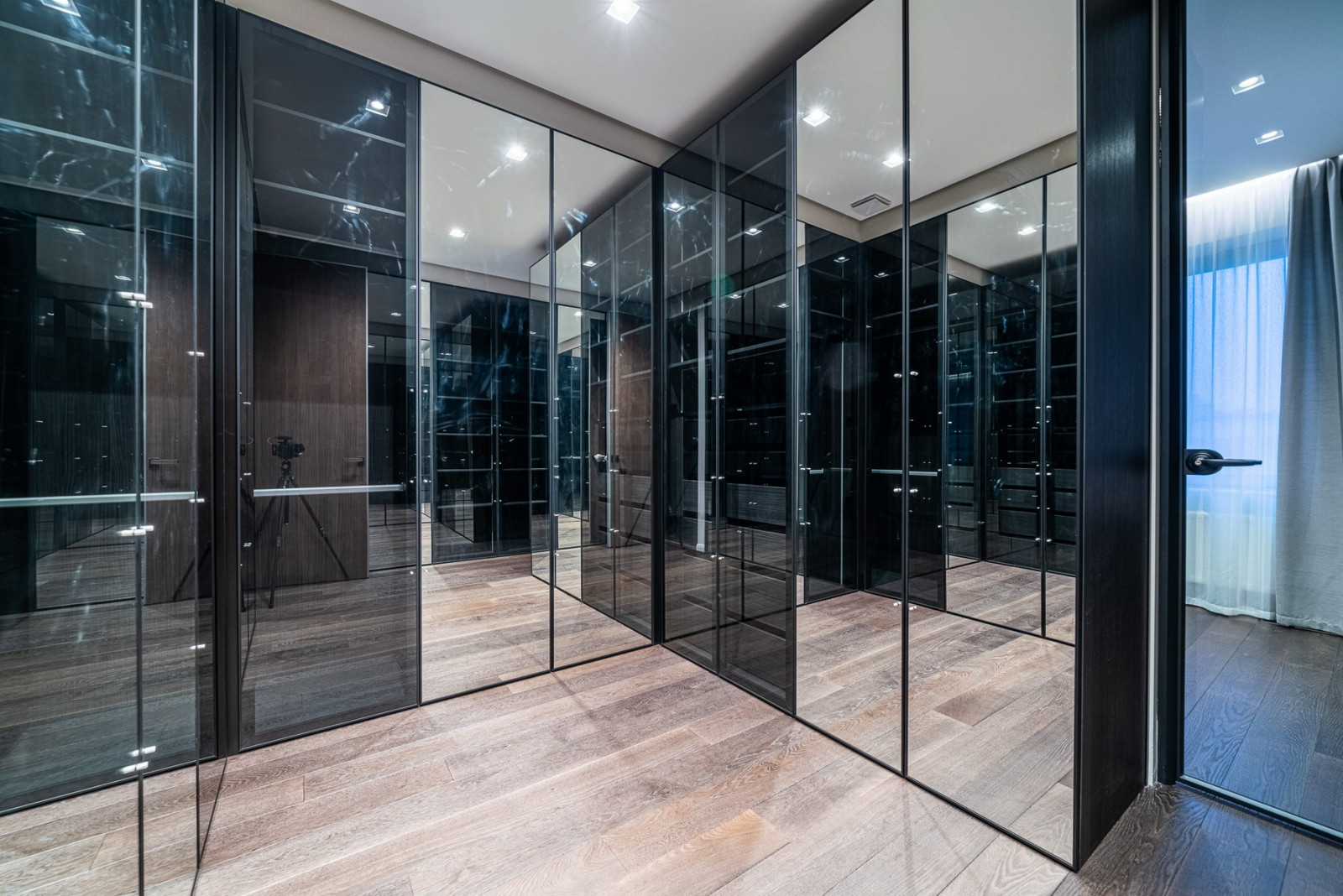 Гардероб ЖК Смольный