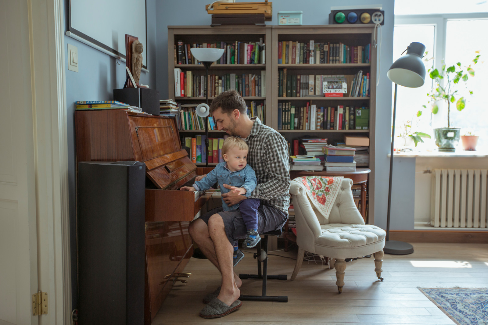В гостях: Дача в семейной библиотеке для большой семьи