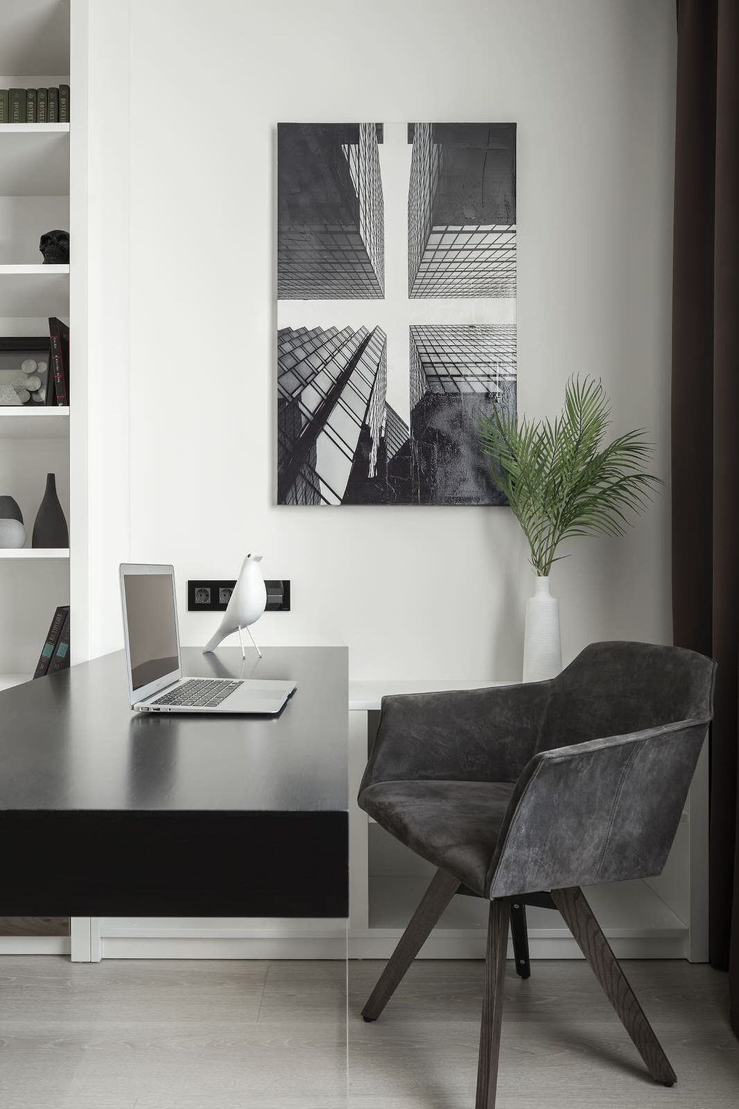 Обзор современной квартиры 170 квм. Полы без плинтуса. Двери в потолок.