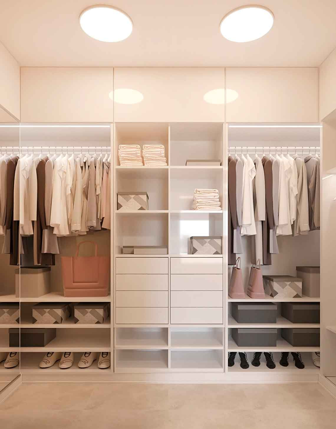 Просторная гардеробная комната