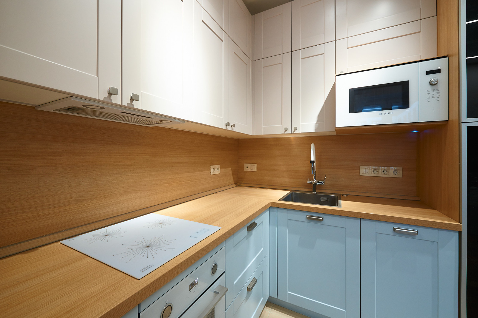 Кухня из эмали и шкаф для хранения