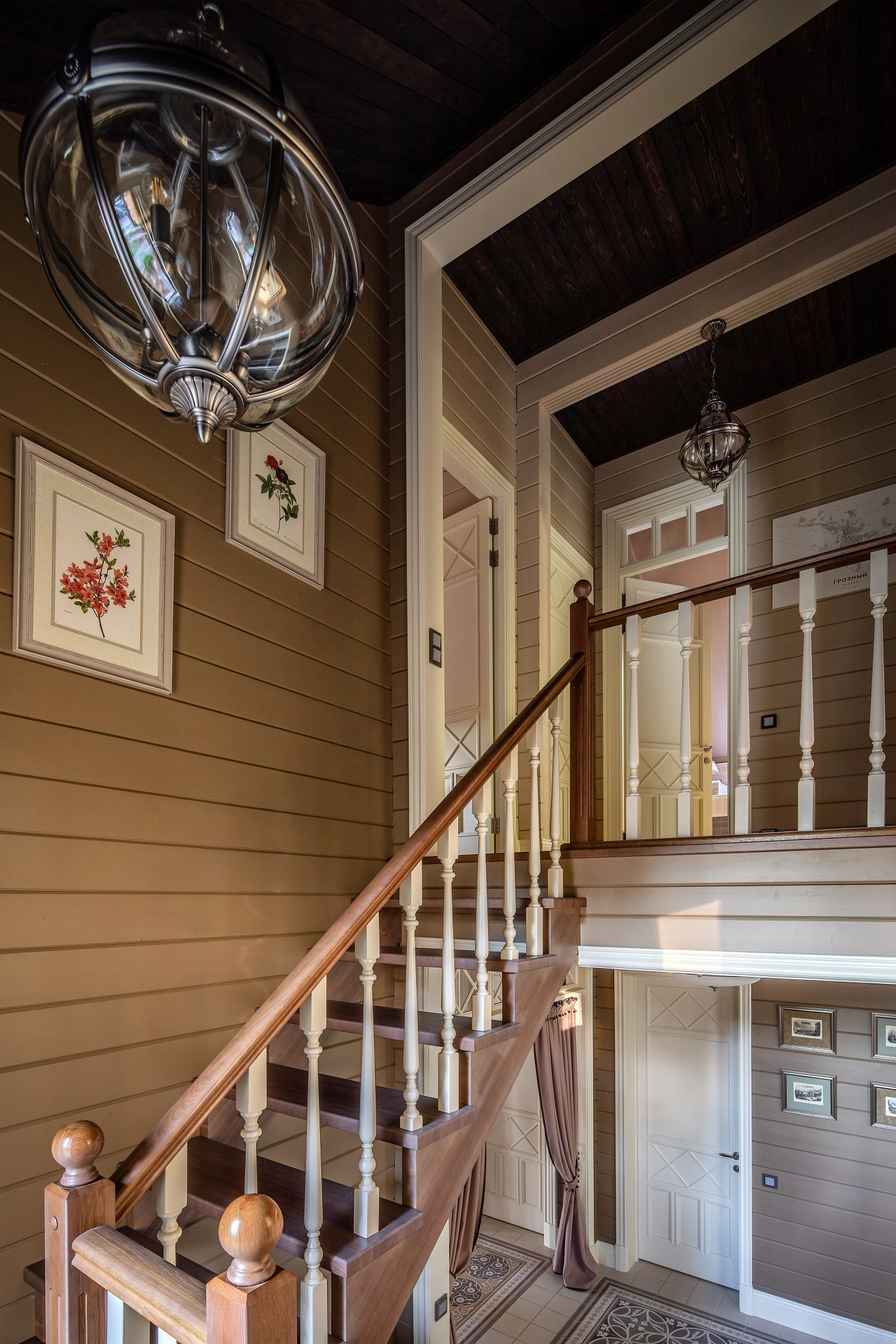 Houzz тур: Загородный дом с березовой рощей и камином