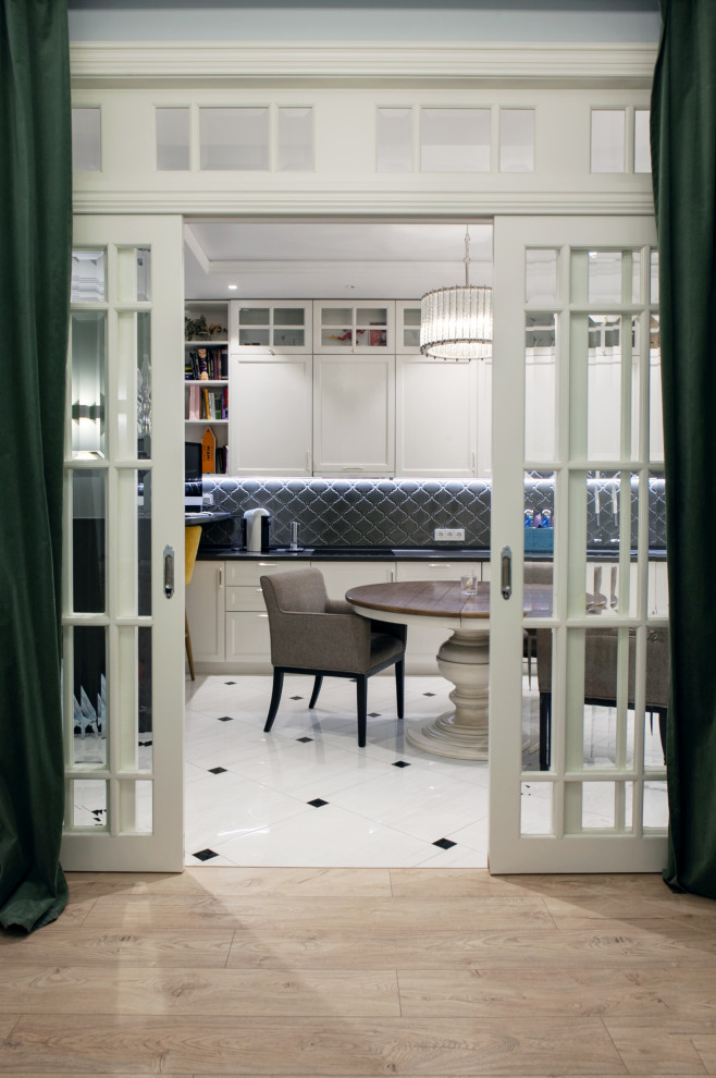 Обложка проекта: Эксклюзивный дизайн-проект двухкомнатной квартиры в стиле «неоклассика»