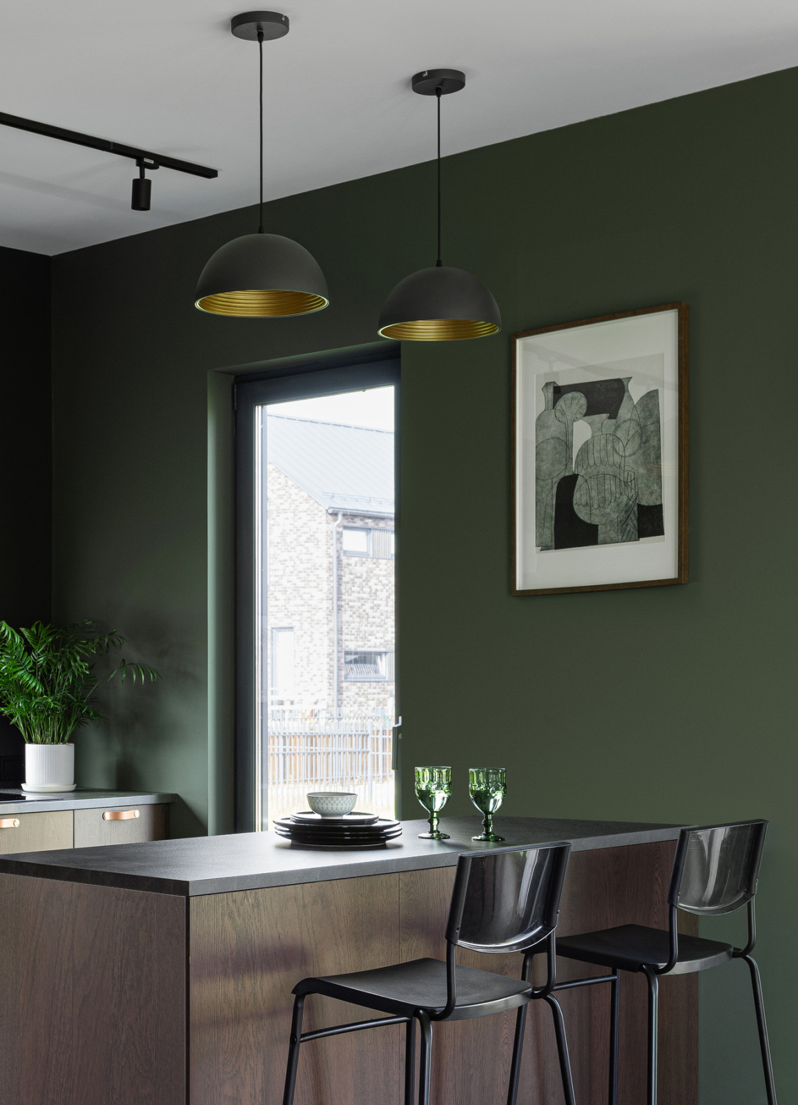 Дом в Подмосковье 137 м2 с темными стенами