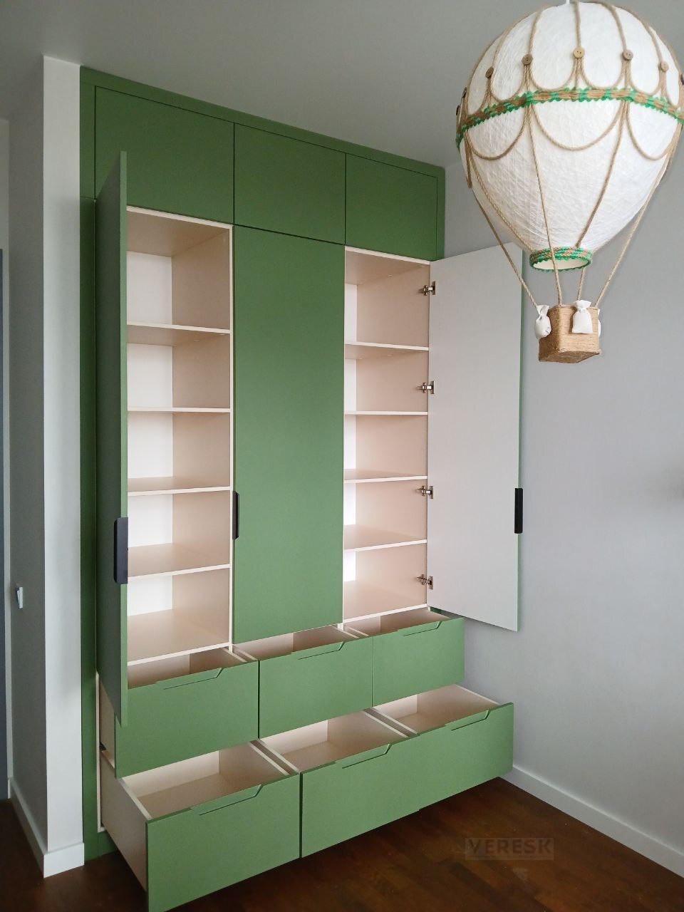 Распашные шкафы