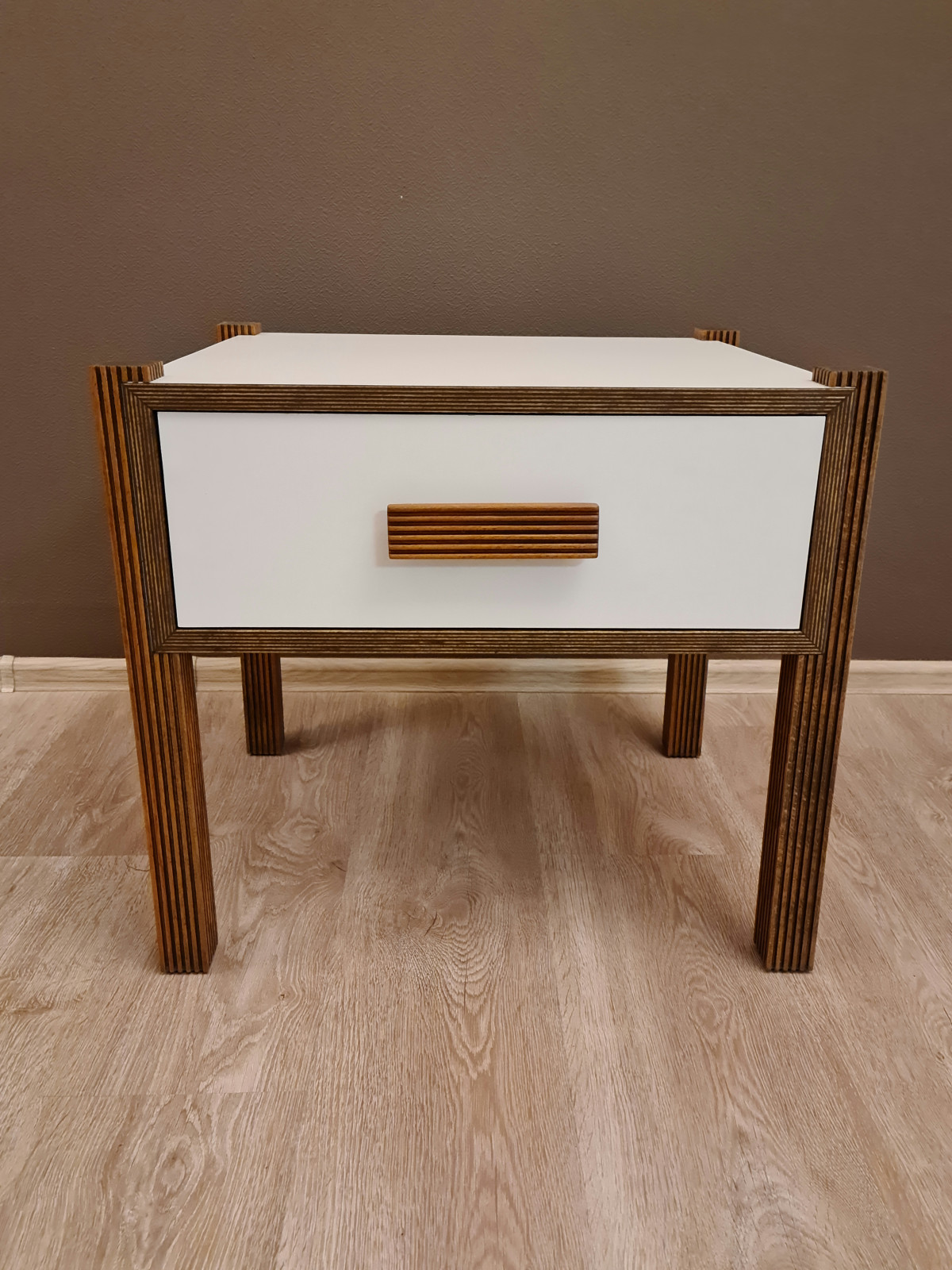 Прикроватные тумбы